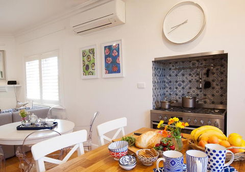 THE WHITE HOUSE Luxury Villa Embedded In History - Accommodation Redcliffe 3