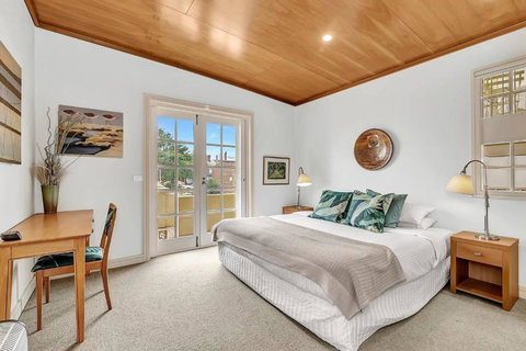 Time And Tide Beach Cottage On The Esplanade - Accommodation Redcliffe 3