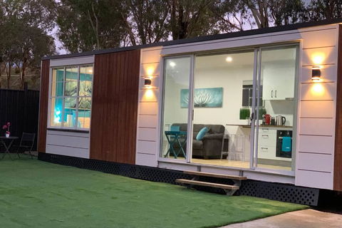 Tiny House In Belconnen 1BR Self Contained Wine - Accommodation Redcliffe 0
