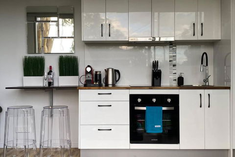 Tiny House In Belconnen 1BR Self Contained Wine - Accommodation Redcliffe 1