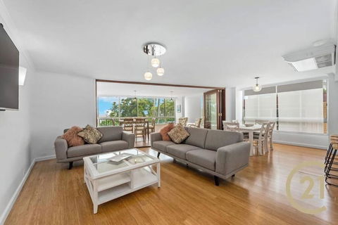 Warrick Towers - Accommodation Redcliffe 3