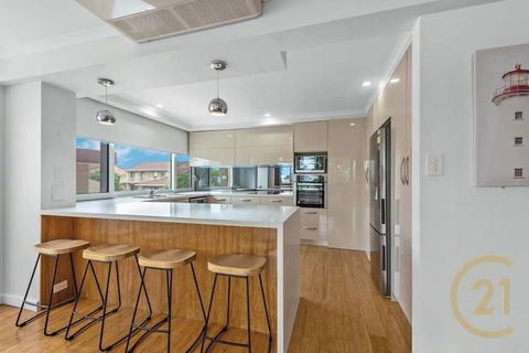 Warrick Towers - Accommodation Redcliffe 1