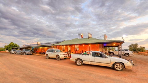 White Cliffs Hotel - Accommodation Redcliffe 0