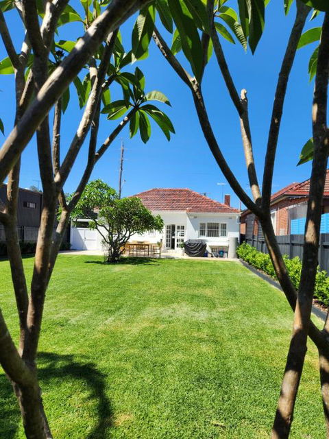 WOW - King Beds, Huge Yard, New Reno, Close To Beach, Private, Level No Stairs - Accommodation Redcliffe 0
