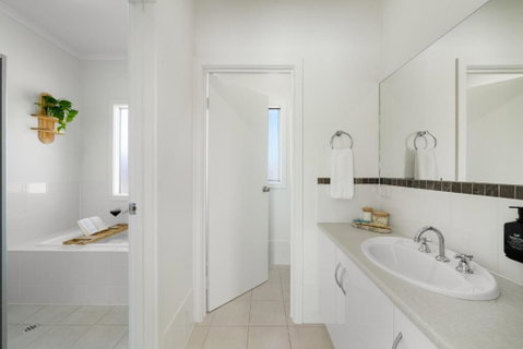 YARLU By Silver Sands - Accommodation Redcliffe 1
