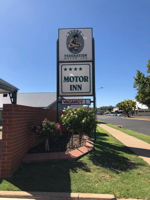 Young Federation Motor Inn And Services Club - Accommodation Redcliffe 1