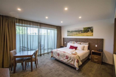 Young Federation Motor Inn And Services Club - Accommodation Redcliffe 0