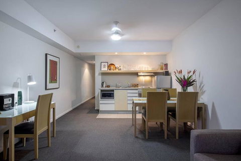 ZEN CITY & SEA Executive 1-BR Suite In Darwin CBD - Accommodation Redcliffe 0