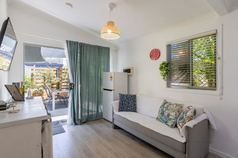 Zen Escape Guest House- Zen Garden Tiny Home, Nooky Studio - Accommodation Redcliffe 0