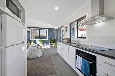 Zoo Villas: Villa Giraffe - Central Wynyard - Accommodation Redcliffe 1