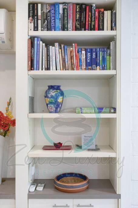 ZEN TREETOPS - Boutique 2-BR Apt W/ Private Pool - Accommodation Redcliffe 1