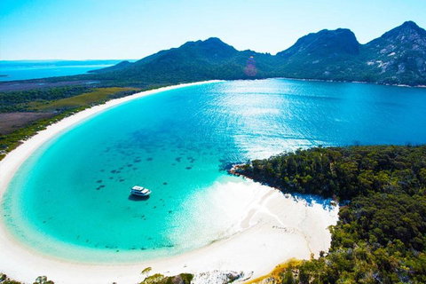 Wineglass Bay Private Charter Service - Accommodation Redcliffe 2